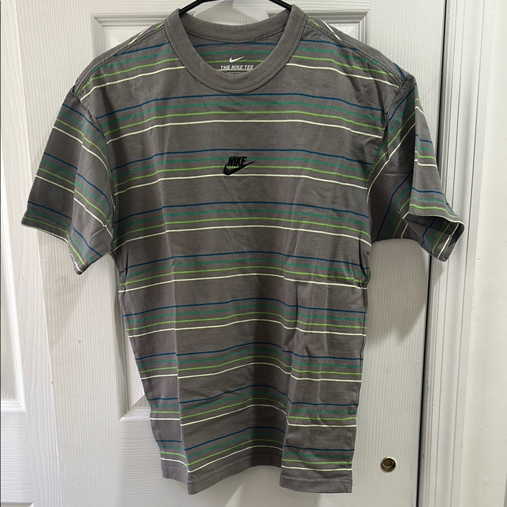 Nike Men's Gray Striped Shirt